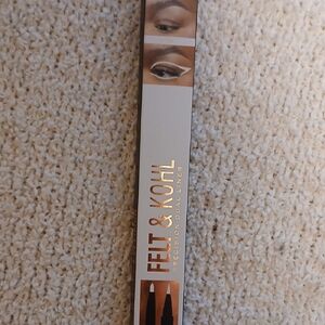 Revolution Felt & Kohl Precision Dual Liner In White